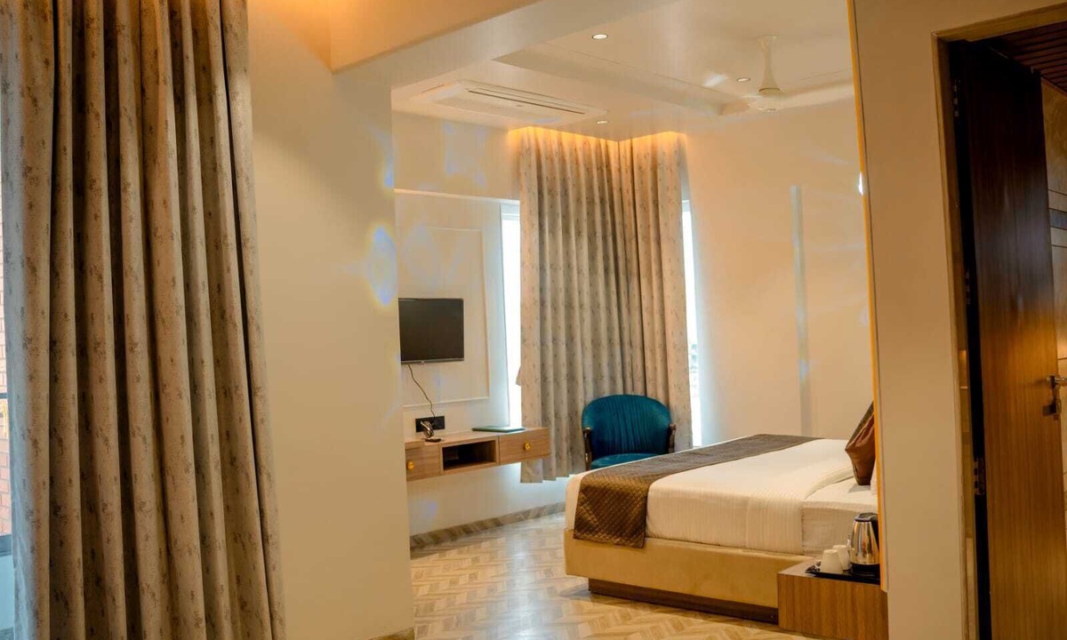 Tuljapur Hotel | Narayani Executive