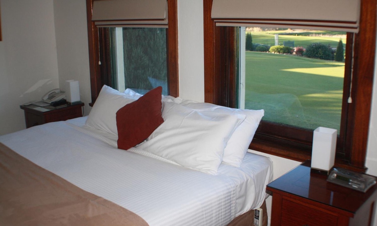 Moss Vale Bed & Breakfast | The Dormie House - On The Golf Course