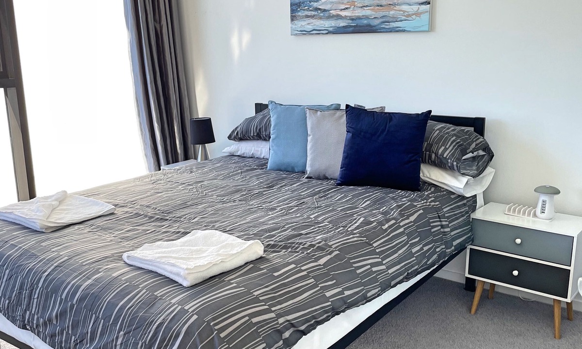 Reid Apartment | Splendid 2bd 1bth 1csp Apt - Superb CBD Location