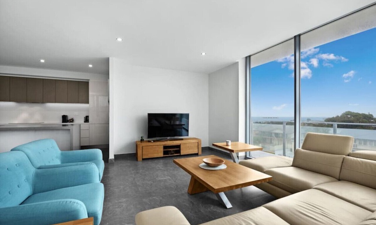 Caves Beach Apartment | Luxury Apartment Caves Beach 4 Bed WiFi & Parking