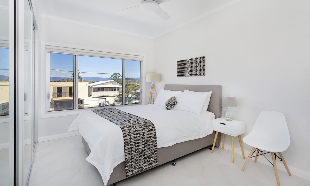 Warilla Apartment | Absolute Beachfront Holiday Apartment w Panoramic Ocean Views