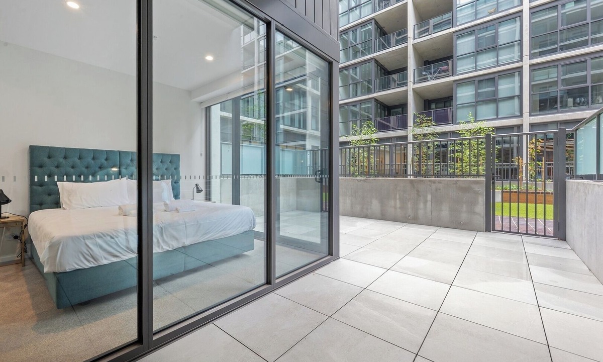 Lyneham Apartment | Chic Modern 1-Bedroom Apartment | Gym | Parking