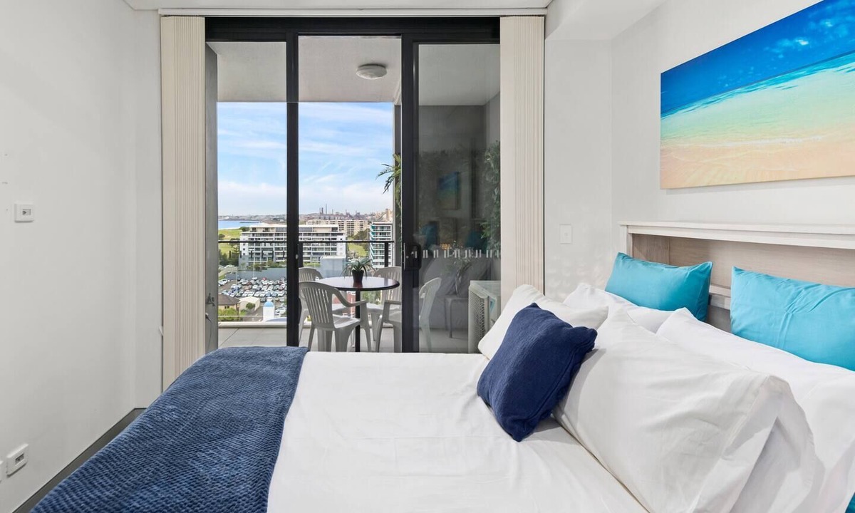 Wollongong CBD Apartment | City Beach Escape Wollongong Waterside Serenity