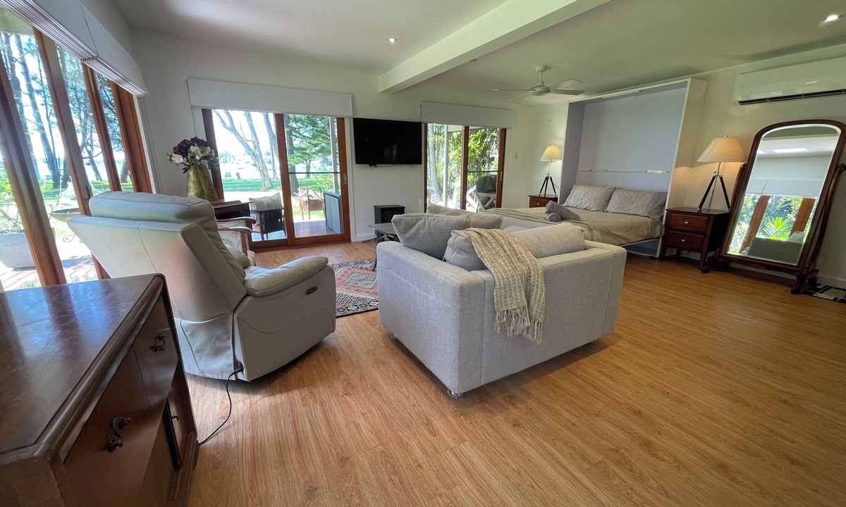 Brightwaters Apartment | Lake House Escape in Beautiful Brightwaters