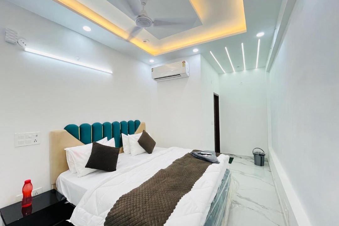 Lajpat Nagar Hotel | Hotel Signature Plaza - Near Lajpat Nagar Metro