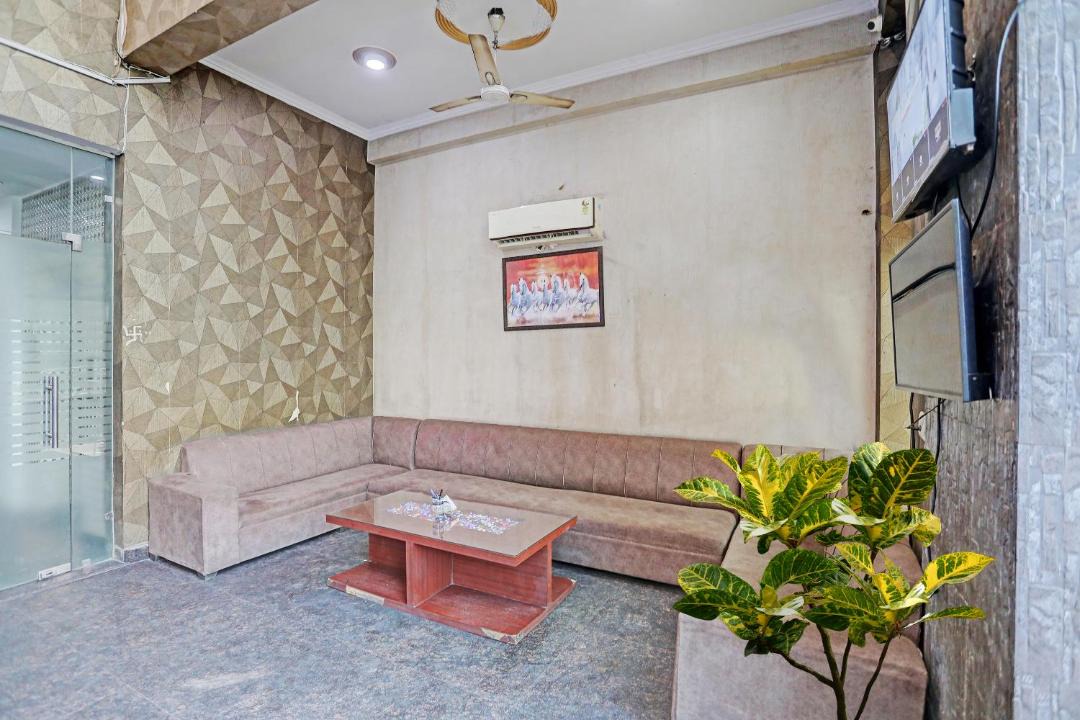 Sector D Hotel | Hotel Poonam Comforts - Near ILBS Hospital