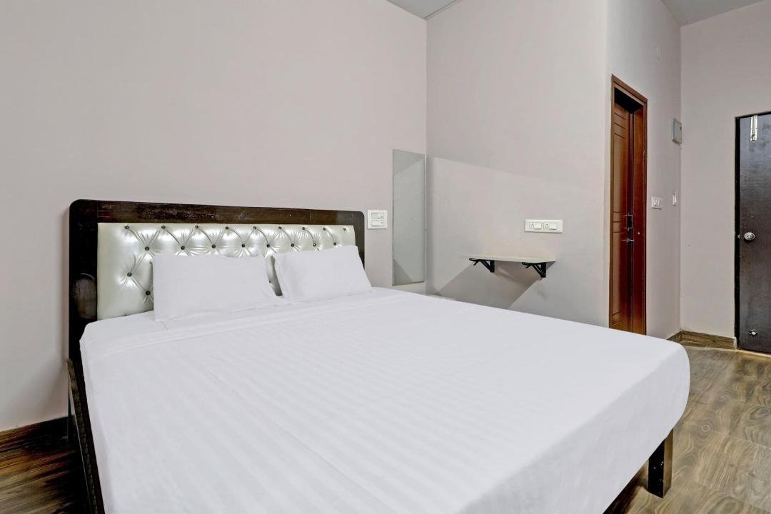 Sathya Sai Layout Hotel | Super Hotel O White Rabbit