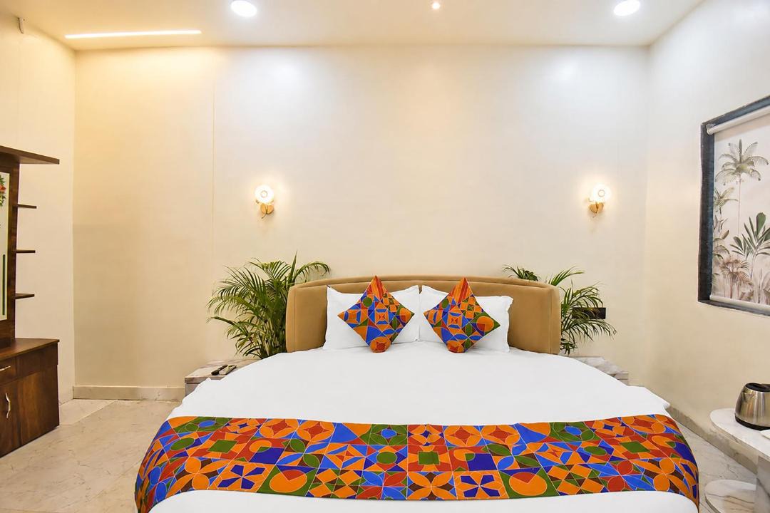 Aundh Hotel | FabHotel Aundh Homtel