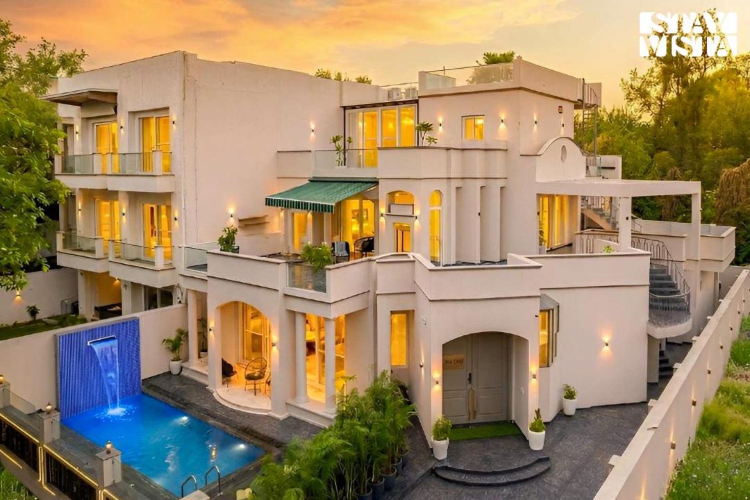DLF City Villa | StayVista at The Sweet Sunsation - Gurgaon With Pool, BBQ