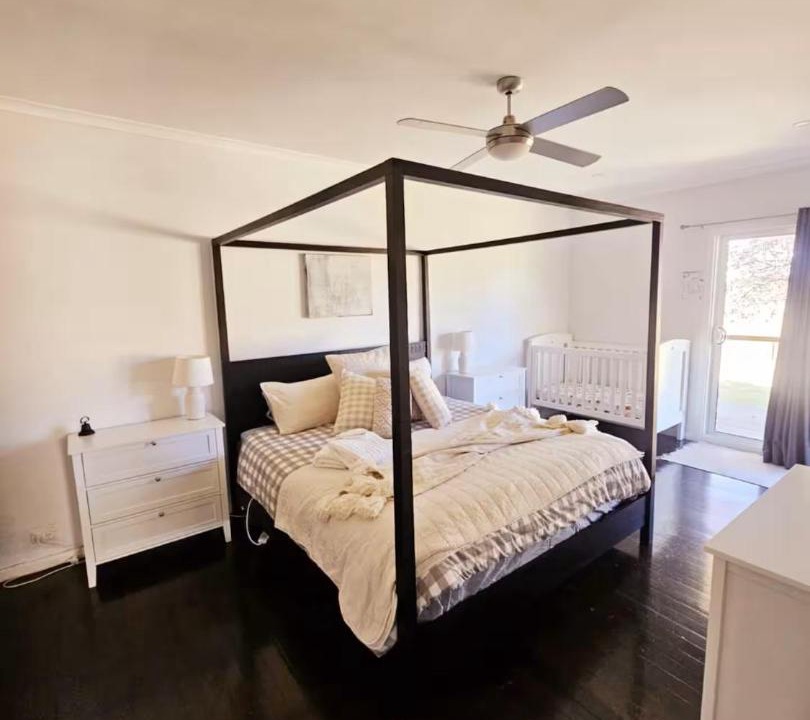 Gundaroo House | Trawalla Farm Stays - Entire House and Large Pool Bar - Perfect for Groups