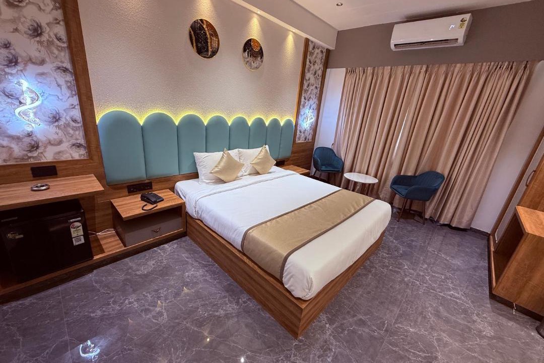 Dombivli East Cabin | Hotel Stellar Suites Dombivli - Couple Friendly - Comfort and Premium Stay