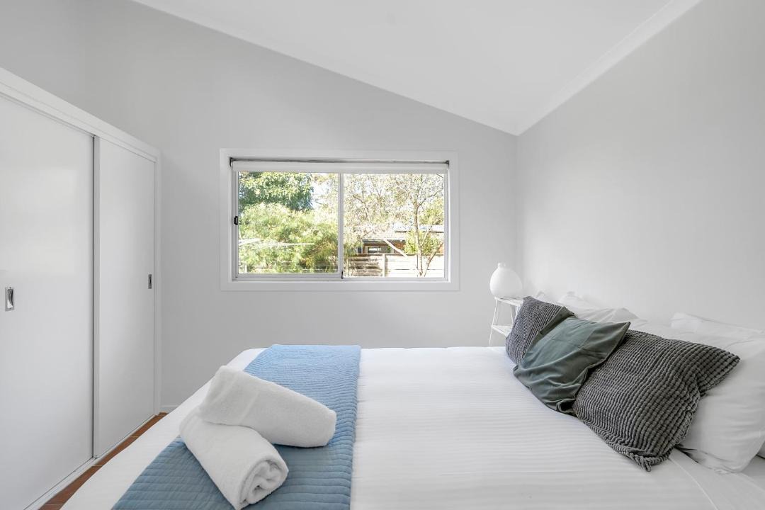 Broulee House | Cosy Getaway with Fireplace and Spacious Backyard