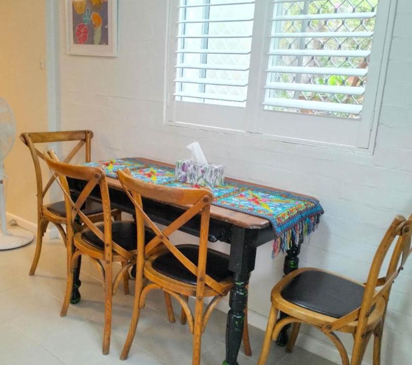 Mount Keira House | Guest suite-2 beds,private entry, bathroom & laundry