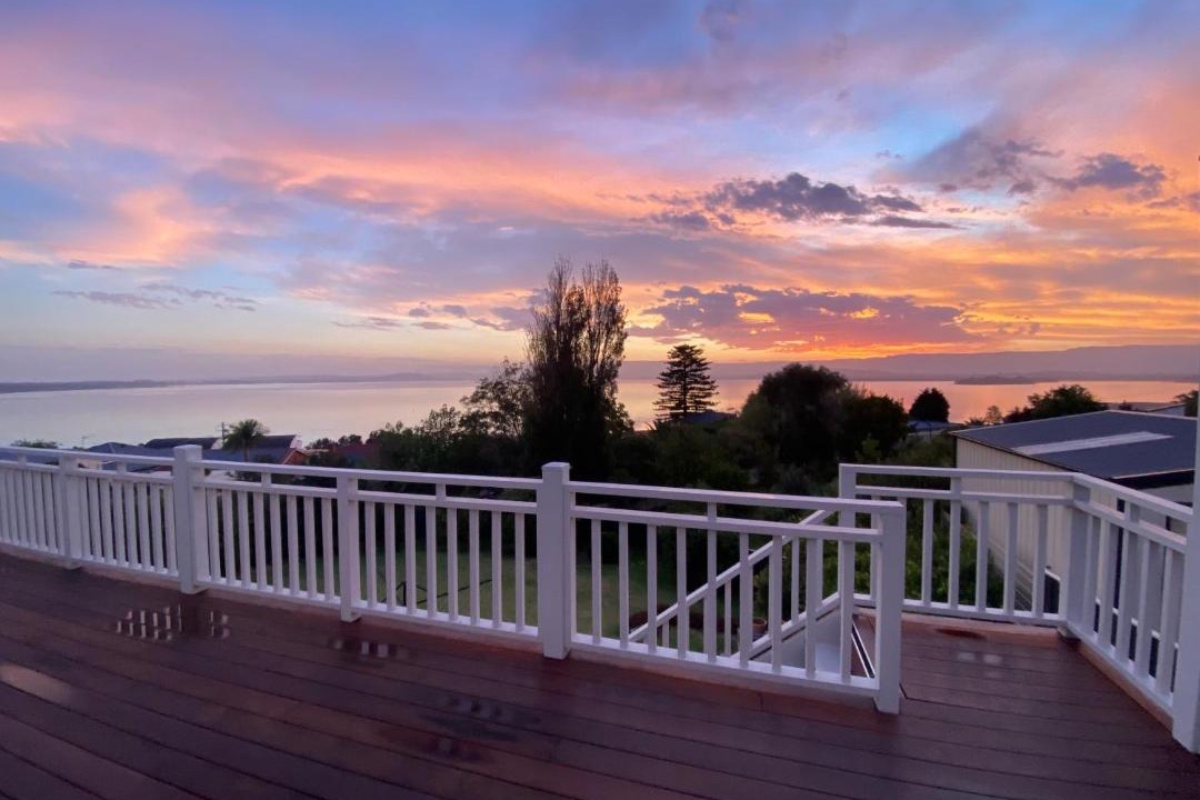 Lake Heights House | Dog friendly home with spectacular views of Lake Illawarra