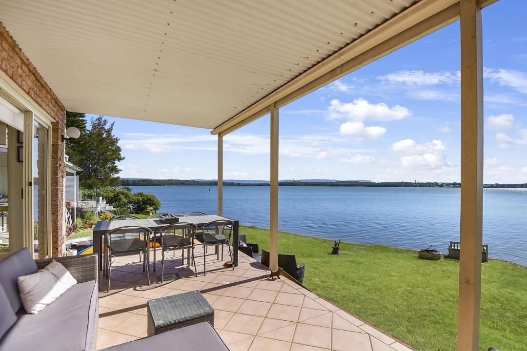Mannering Park House | Bluewater at Mannering Park