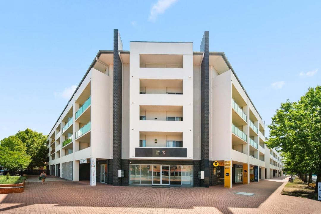 Greenway Apartment | Bright 1-Bed Apartment with Balcony