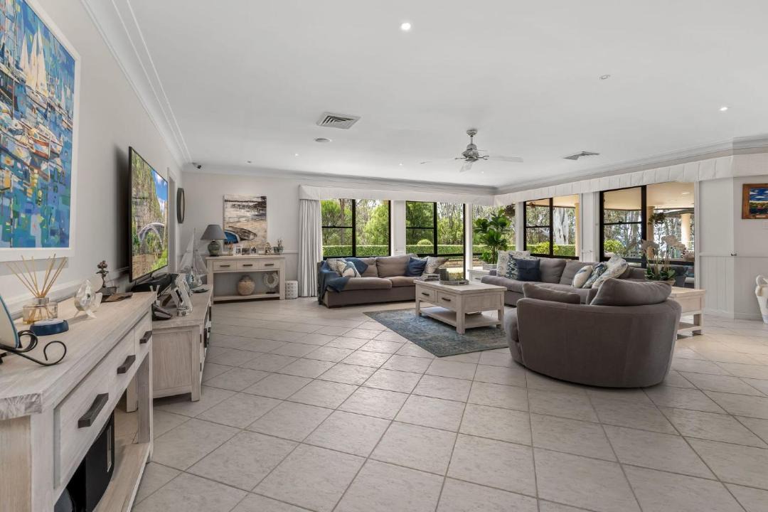 Morisset House | Wilderness Waters Grand Estate with Private Pool and Tennis Court