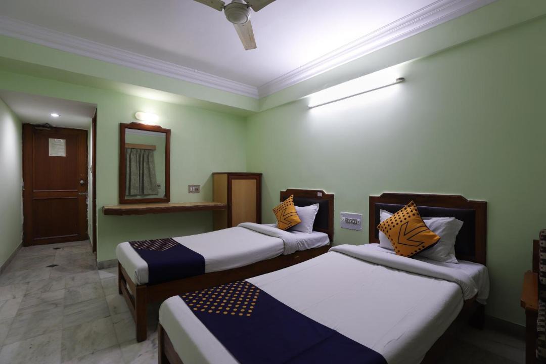 Vadodara Hotel | SPOT ON Hotel Hilltop