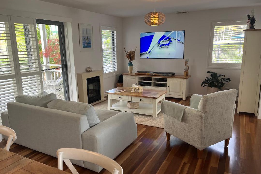 Cams Wharf House | Raffertys Resort Lakeside Terrace Plus 4 Star