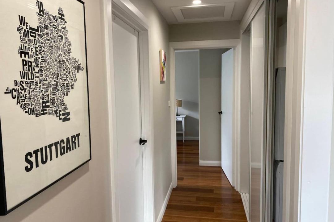 Chifley House | Comfy and Modern House with Outdoor Dining and WiFi - Hosted by CanStay