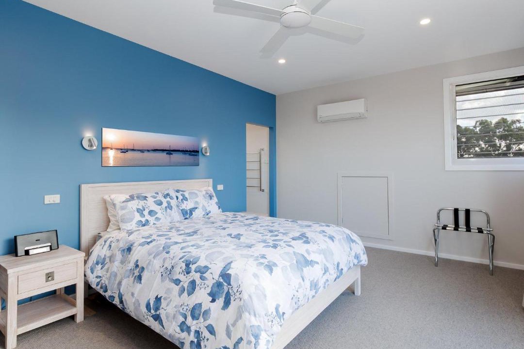 Soldiers Point House | Iluka Stunning Air Conditioned house with WI FI and Water Views