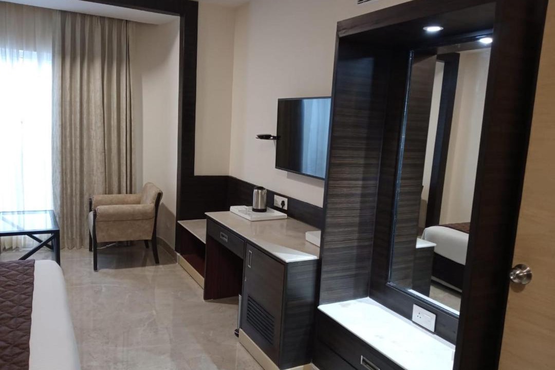 Vadapalani Hotel | Hotel Aadithya