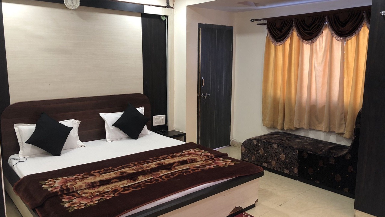Photo of Bedroom in Pachmarhi