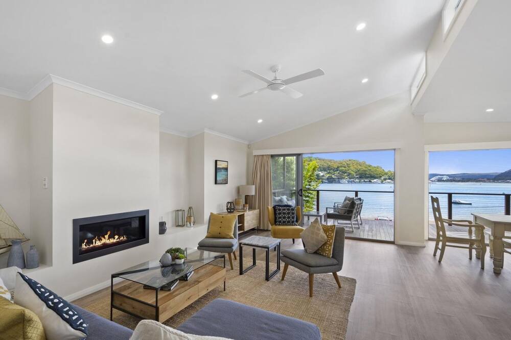 Photo of Livingroom in Pretty Beach Central Coast