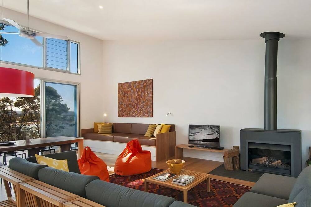 Photo of Livingroom in Pretty Beach Central Coast