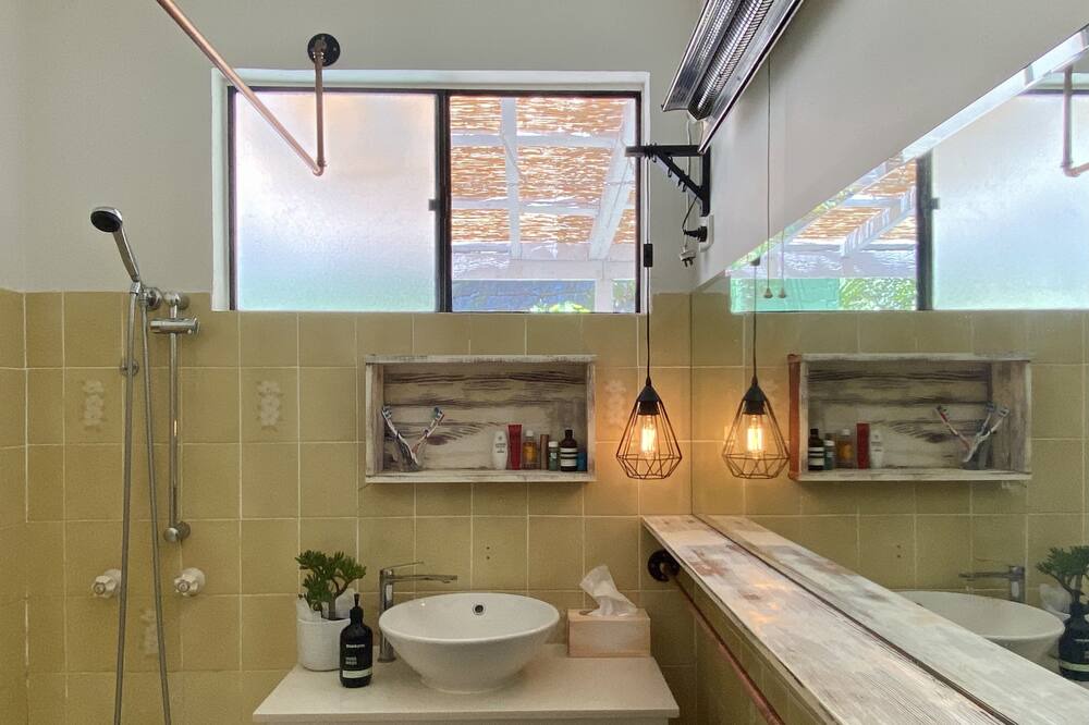 Photo of Bathroom in Avalon Beach