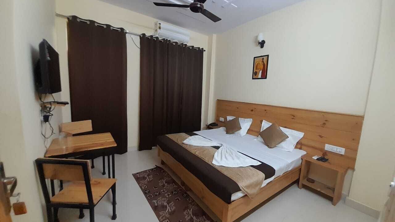 Photo of Bedroom in Tapovan