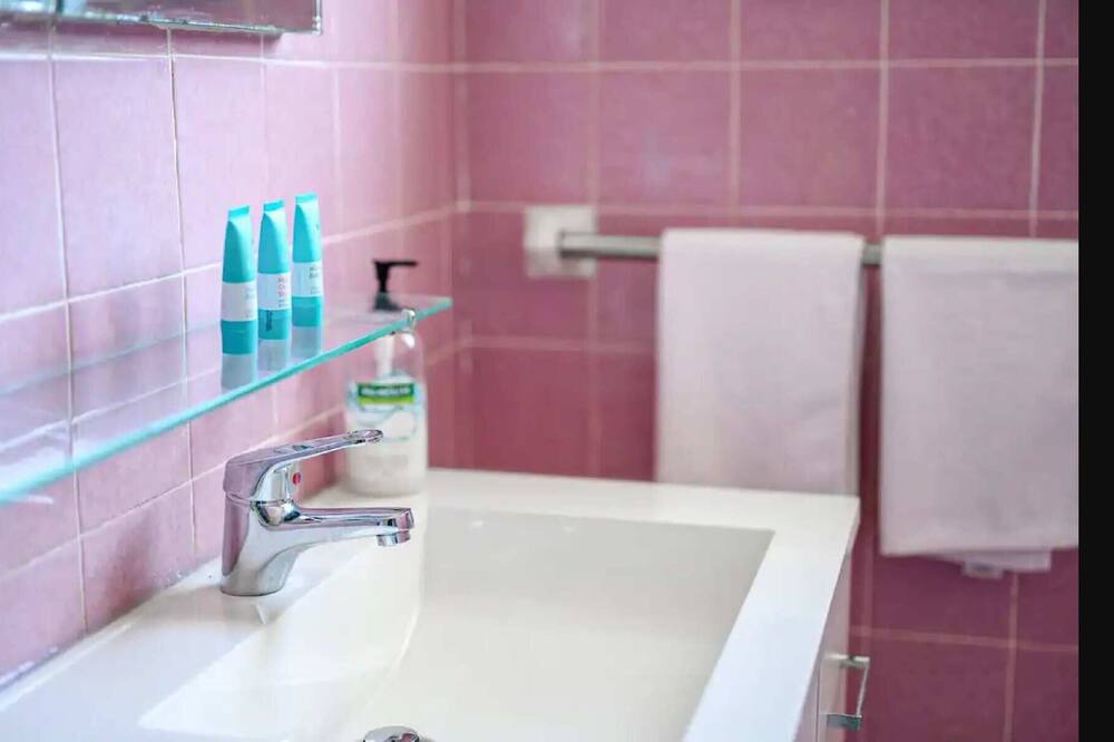 Photo of Bathroom in Willoughby