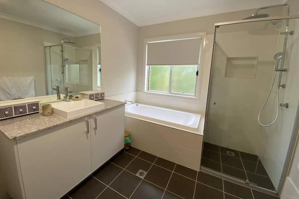 Photo of Bathroom in Thirlmere