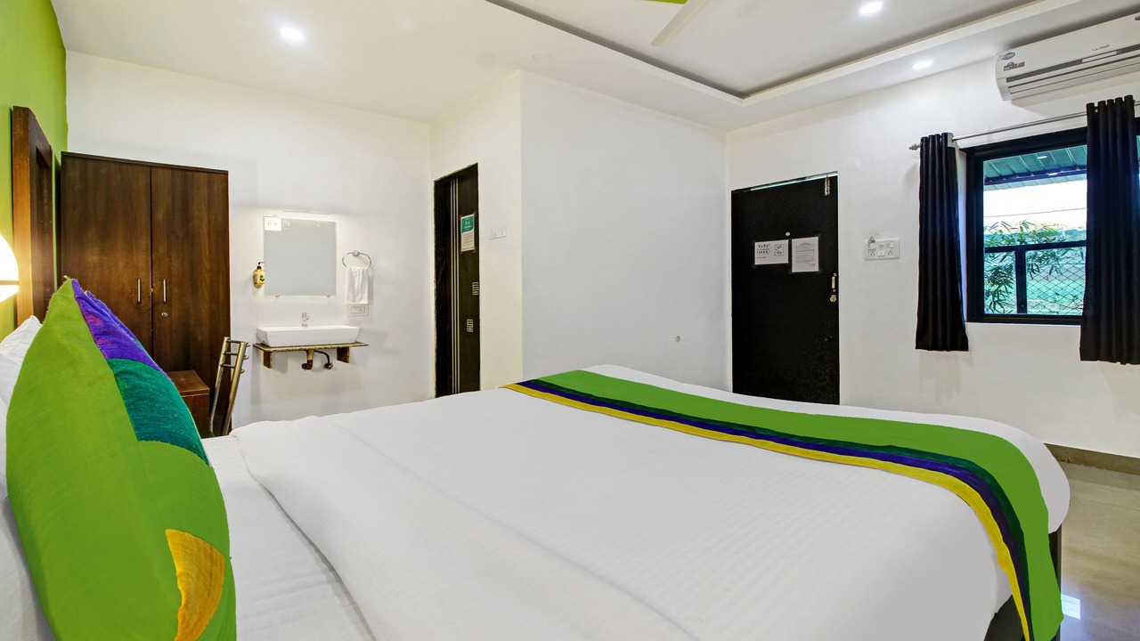 Photo of Bedroom in Mahabaleshwar