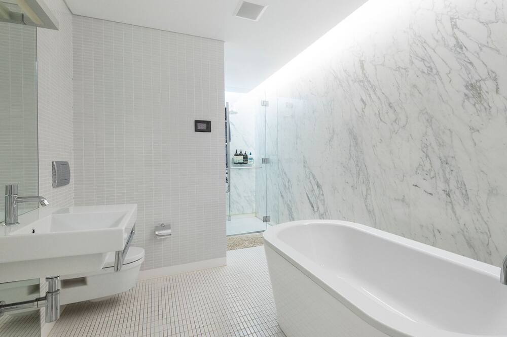 Photo of Bathroom in Whale Beach