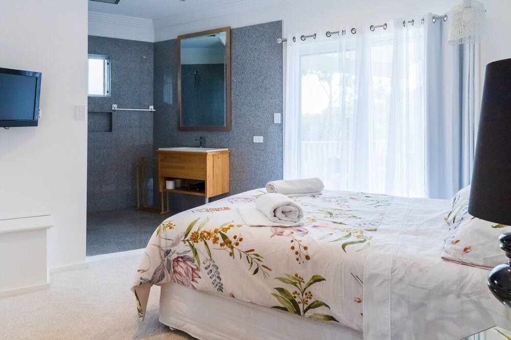 Photo of Bedroom in Murrays Beach