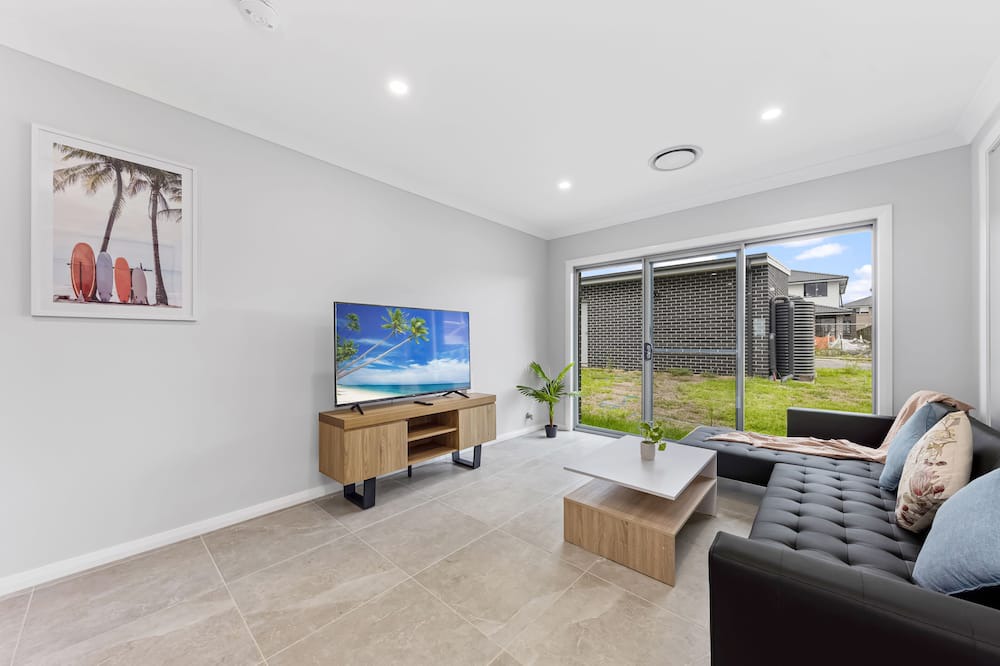 Photo of Livingroom in Austral