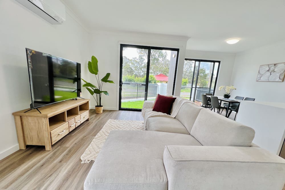 Photo of Livingroom in Austral