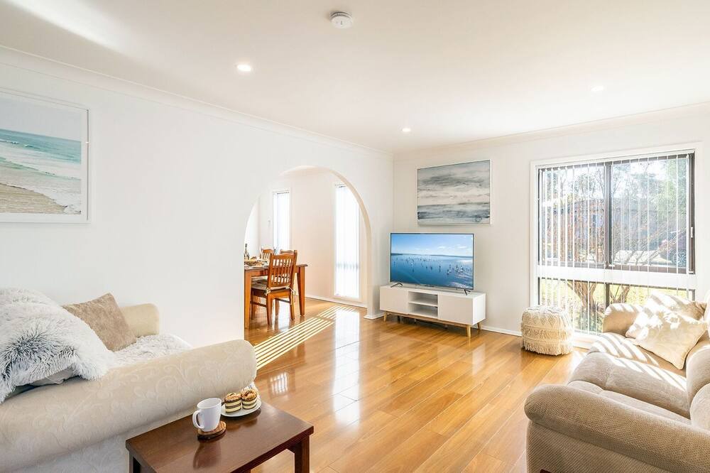 Photo of Livingroom in Salamander Bay