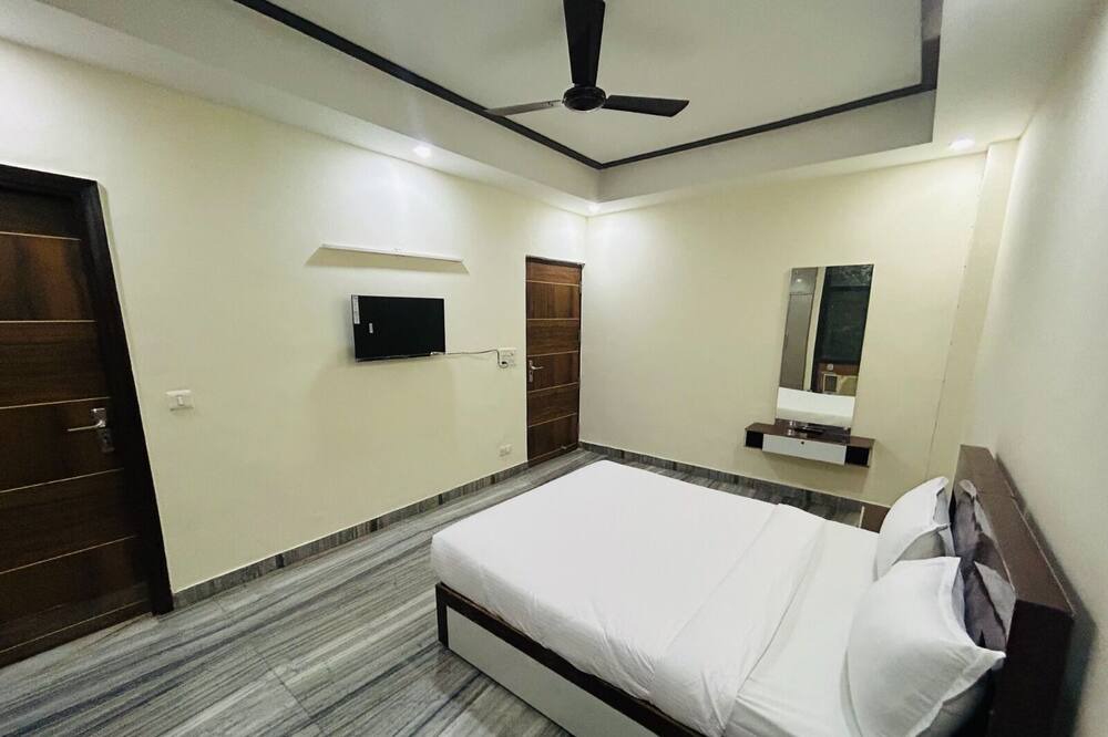 Photo of Bedroom in Sector 62