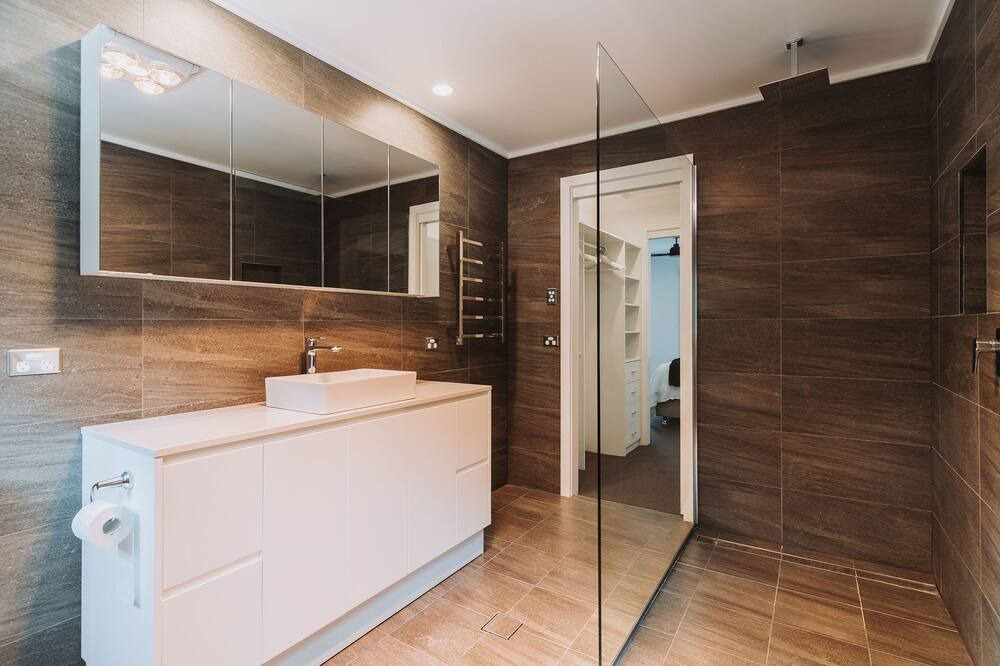 Photo of Bathroom in Matcham
