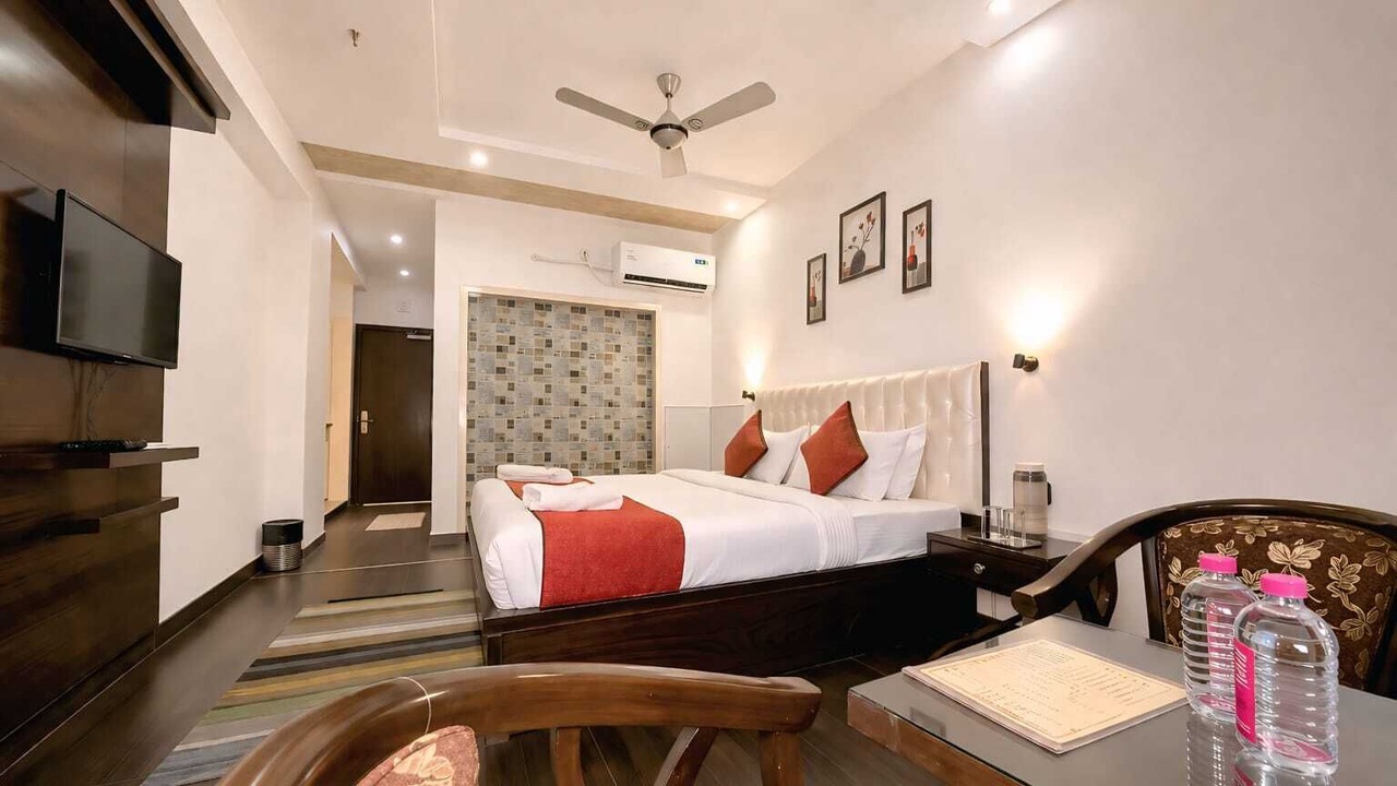 Photo of Bedroom in Taj Ganj