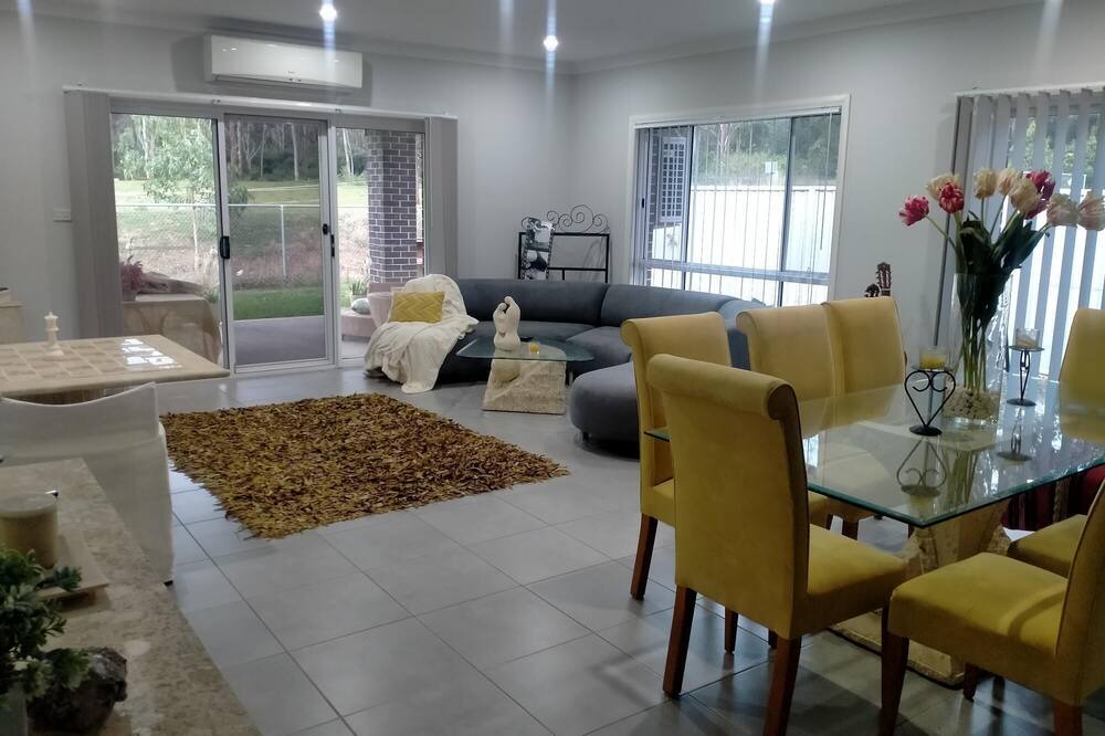 Photo of Livingroom in Edmondson Park