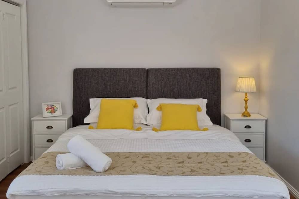 Photo of Bedroom in Glen Alpine