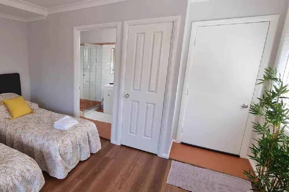 Photo of Bedroom in Glen Alpine
