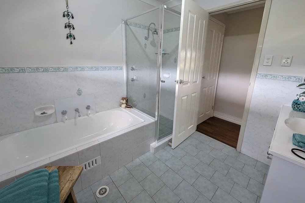 Photo of Bathroom in Lakesland