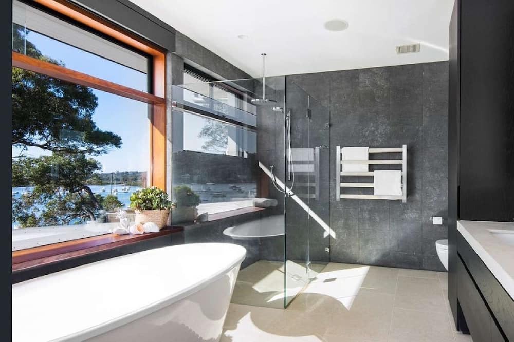 Photo of Bathroom in Avalon Beach