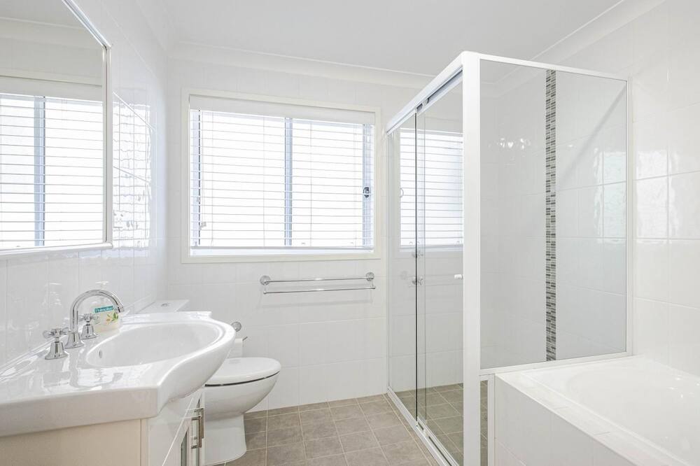 Photo of Bathroom in Macmasters Beach