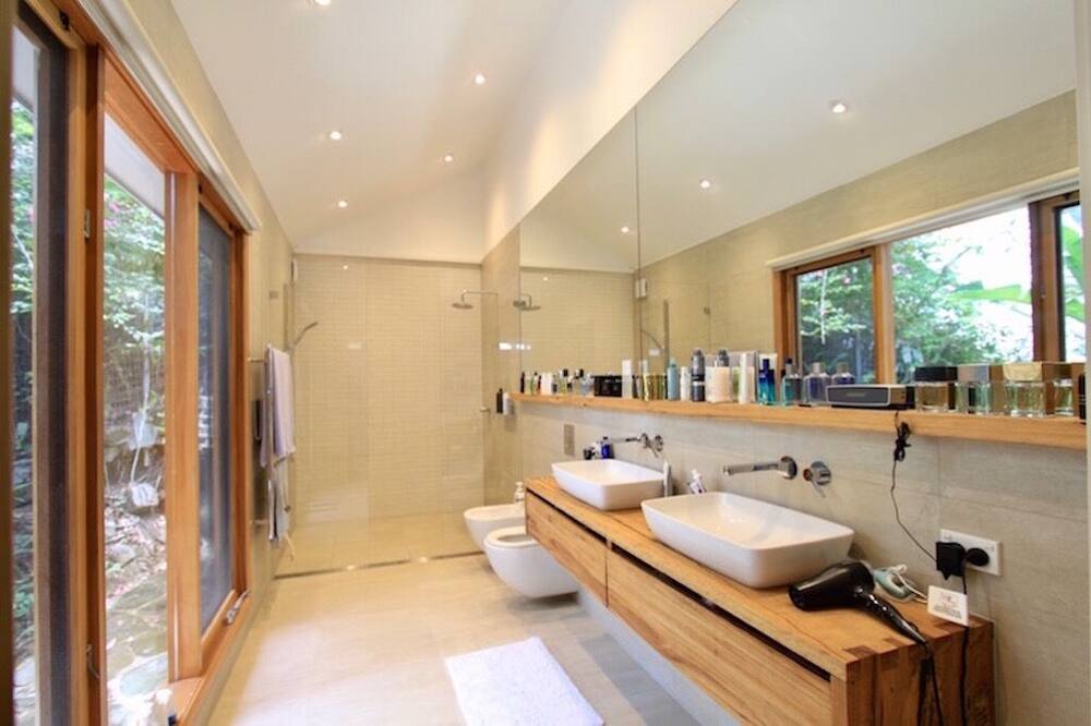 Photo of Bathroom in Avalon Beach