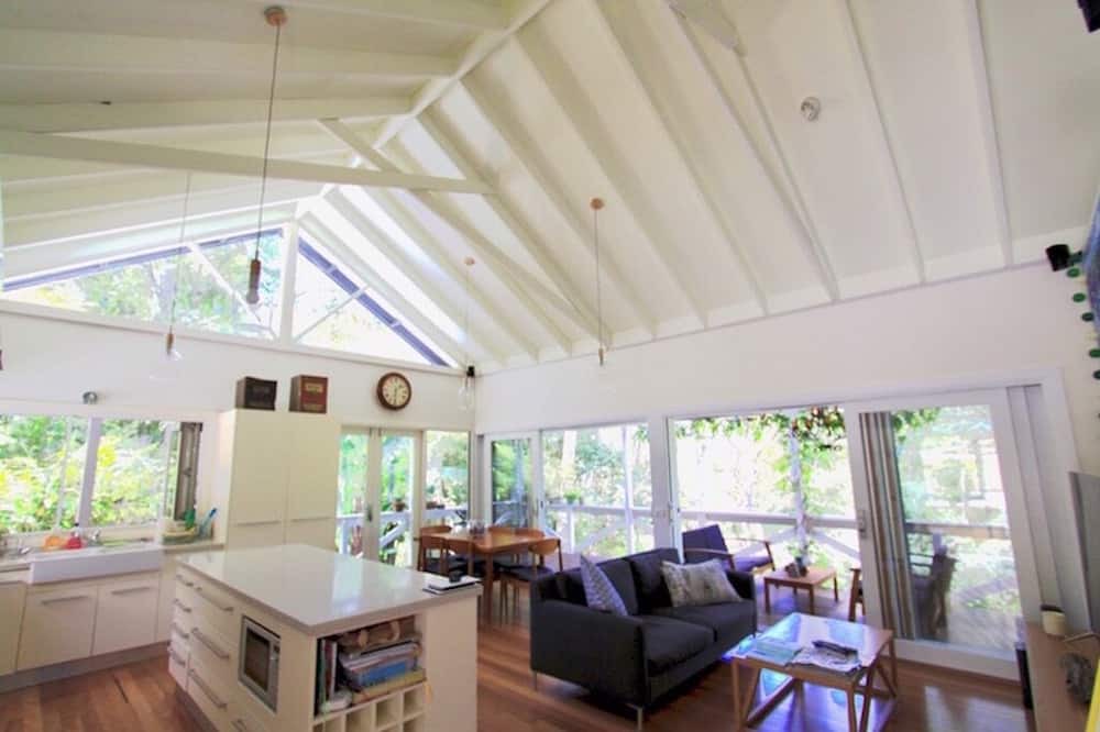 Photo of Livingroom in Avalon Beach